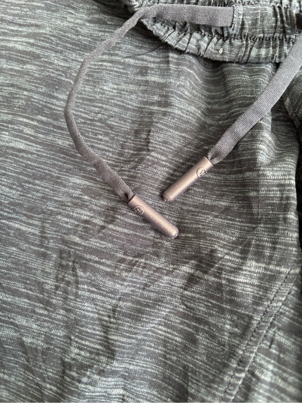 lululemon athletica Men's Heathered Navy Athletic Shorts with Yellow Accent - S - Picture 4 of 5